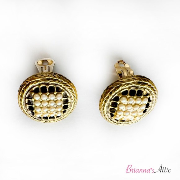 IL GIOIELLO Vintage Mid century Gold tone white Pearl large clip on Earrings - Picture 2 of 7